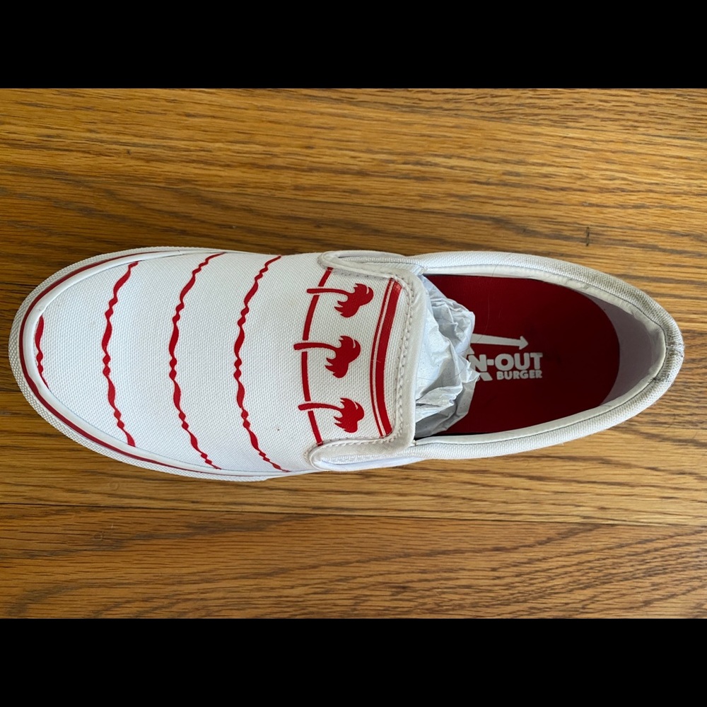 NWT In N Out Branded Men’s Sneaker